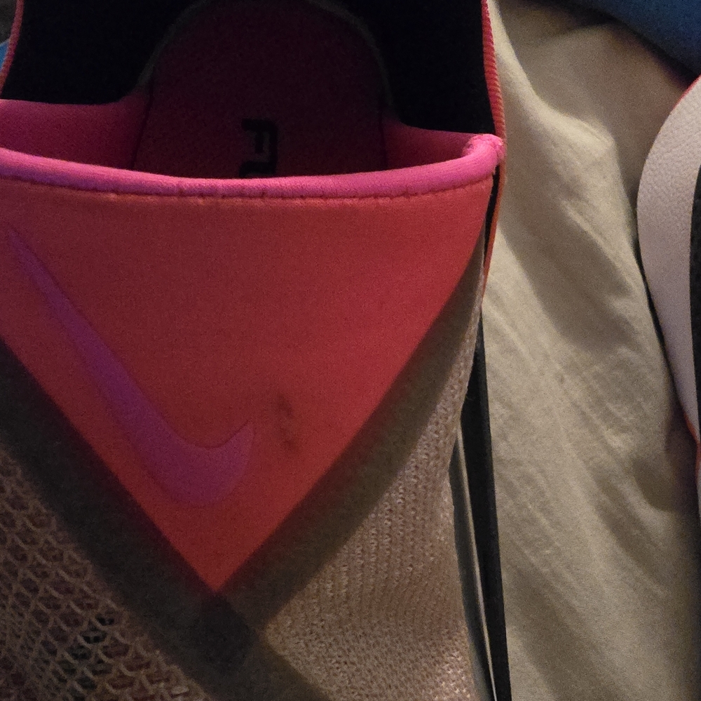 Nike FlyEase - Picture 2 of 6